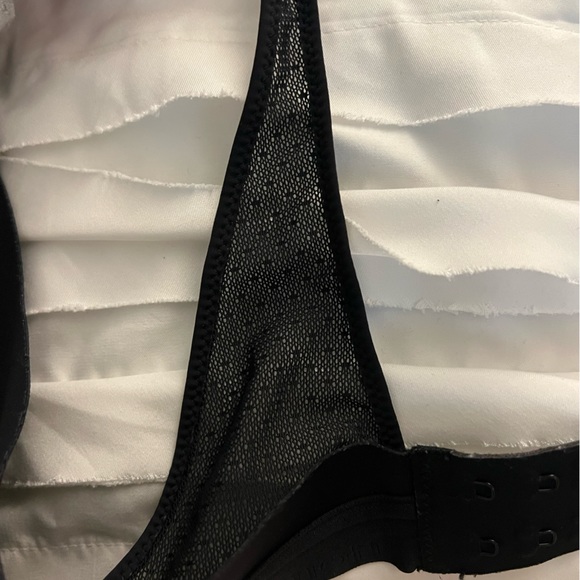 Lululemon Black Mesh Cross Back Adjustable Sports Bra - Picture 3 of 5